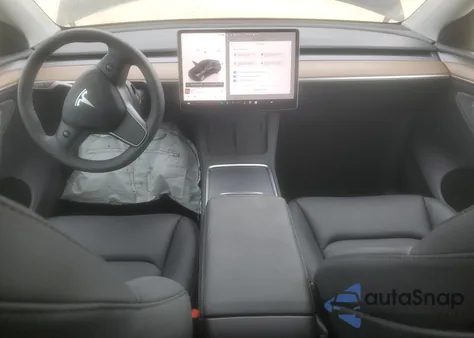 2024 Tesla Model Y из США, поврежденный, VIN 7SAYGDED0RF079172